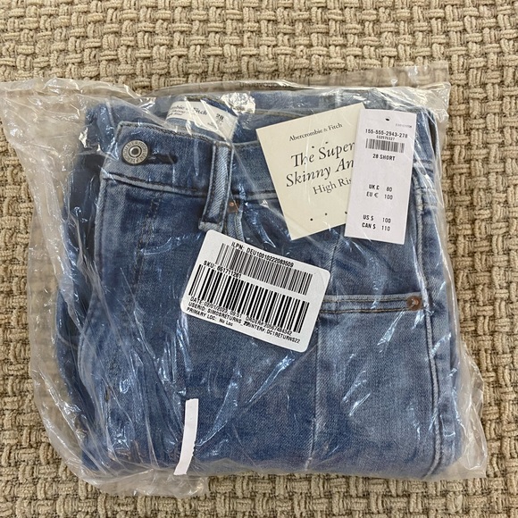 Abercrombie & Fitch The Super Skinny Ankle High Rise Jeans size 28 short - Picture 8 of 8